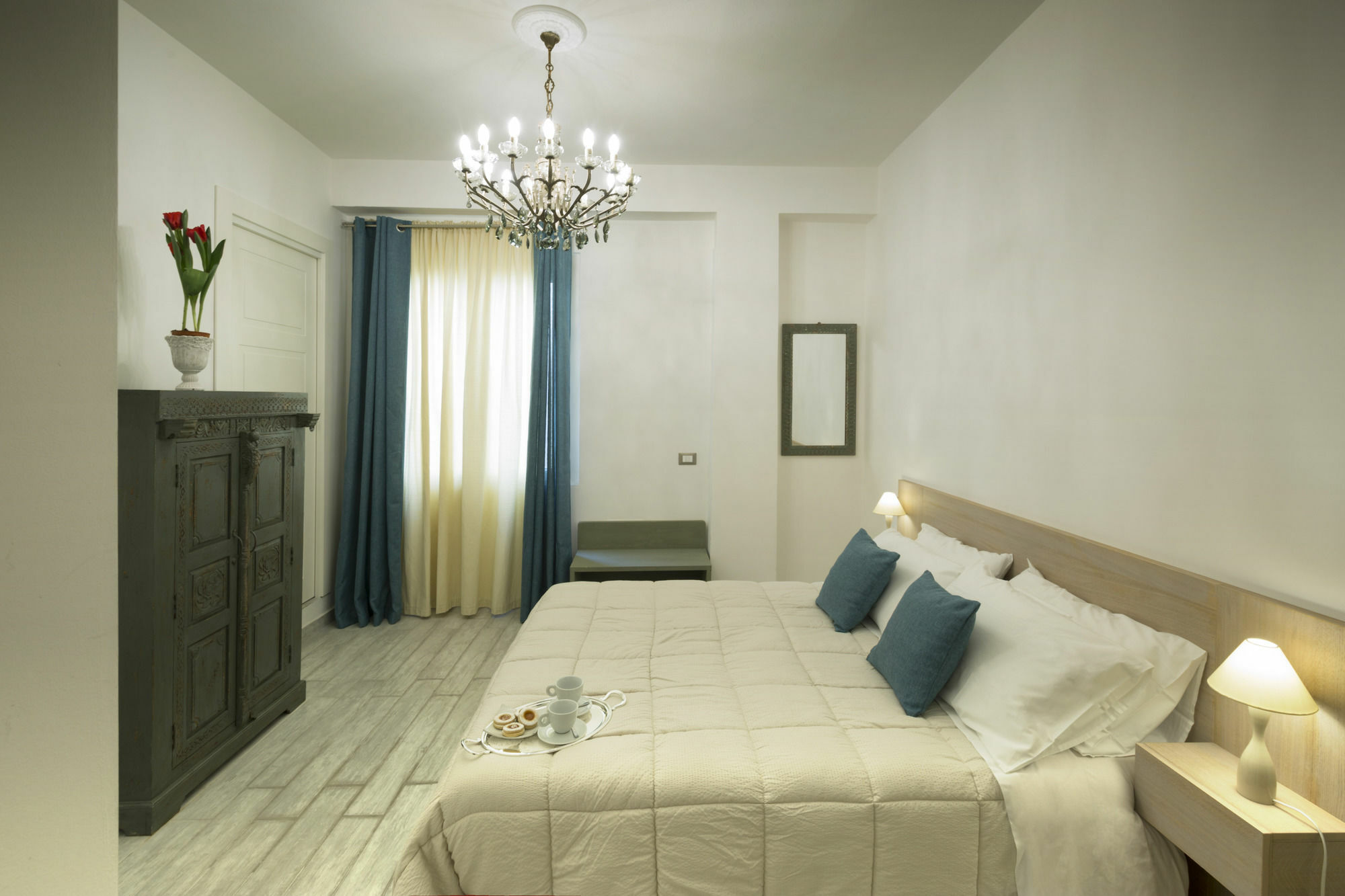 Piazza Martiri Rooms Кальяри Экстерьер фото